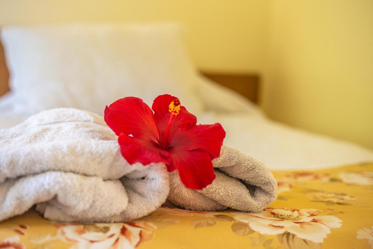 הנגה רואה Hostal Uruhao מראה חיצוני תמונה