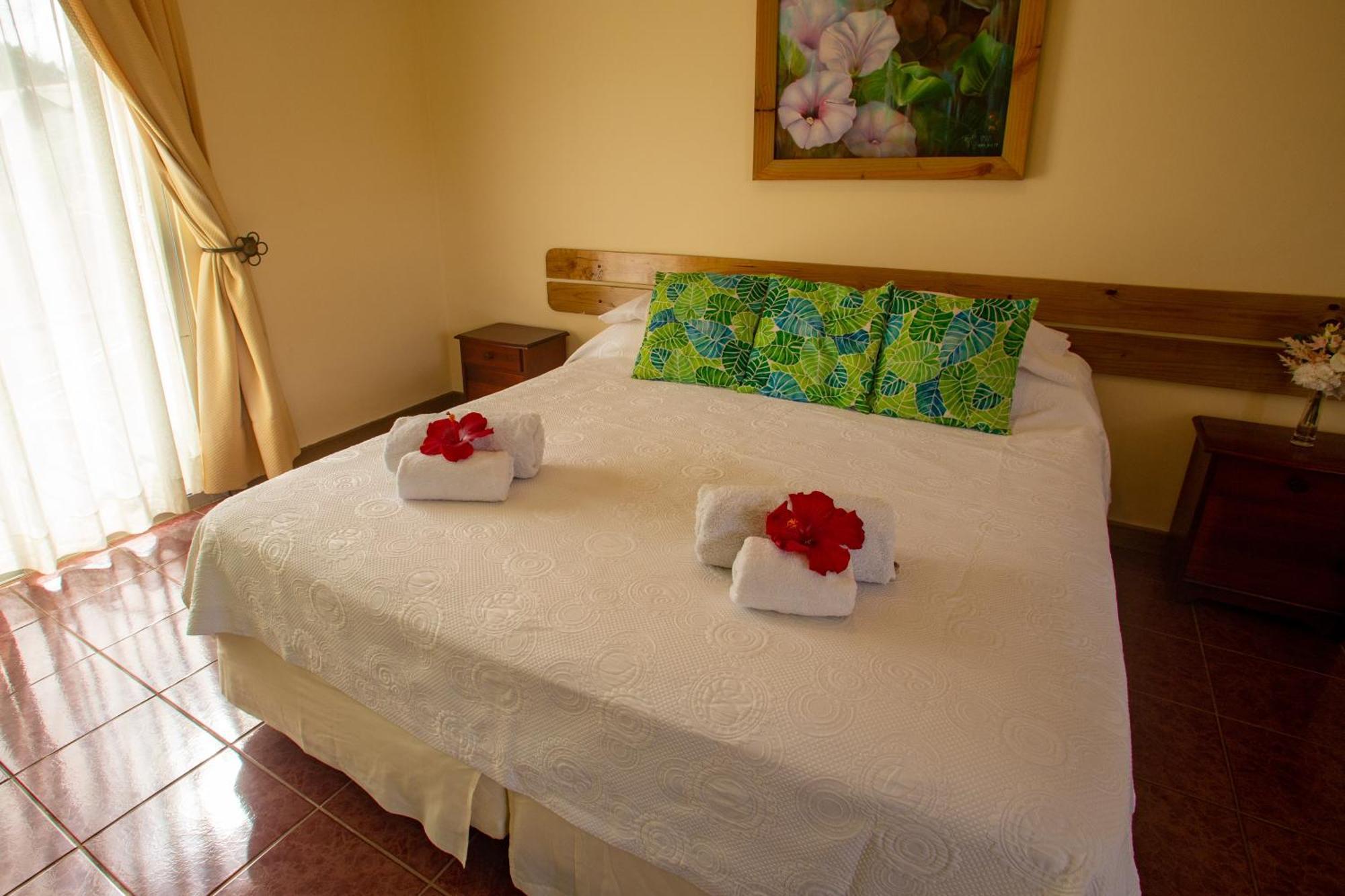 הנגה רואה Hostal Uruhao מראה חיצוני תמונה