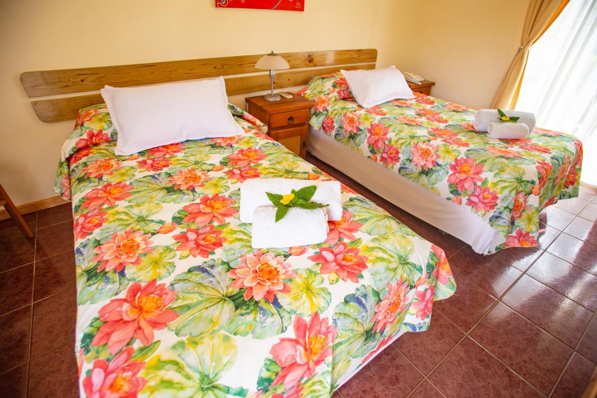 הנגה רואה Hostal Uruhao מראה חיצוני תמונה